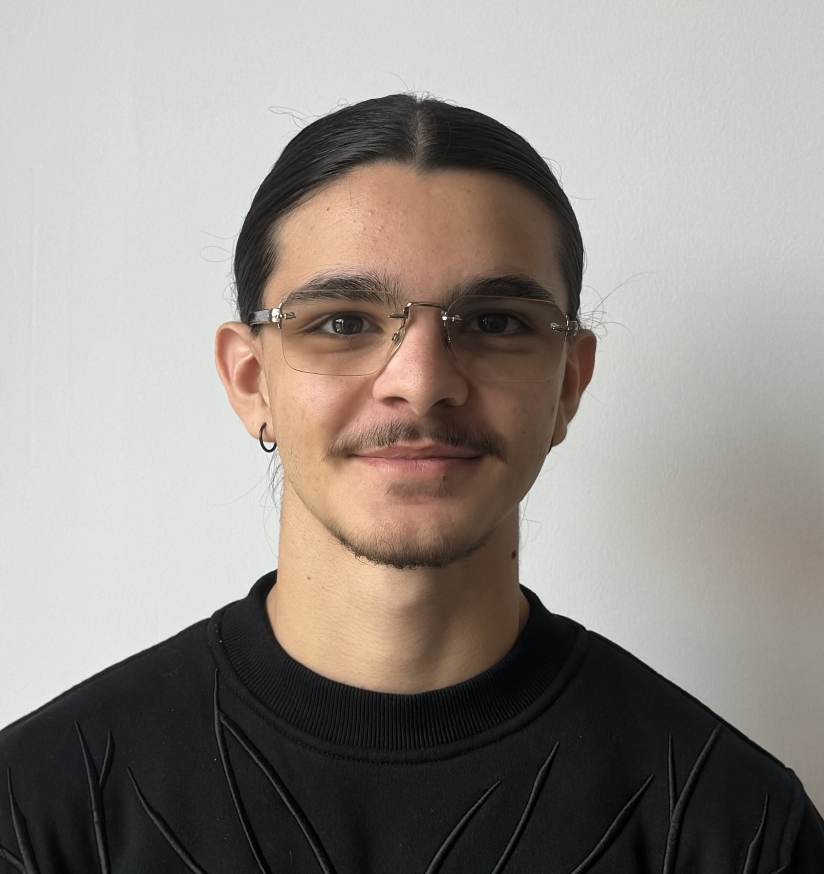 Photo de Tom Amaru, développeur FullStack basé à Aix-en-Provence